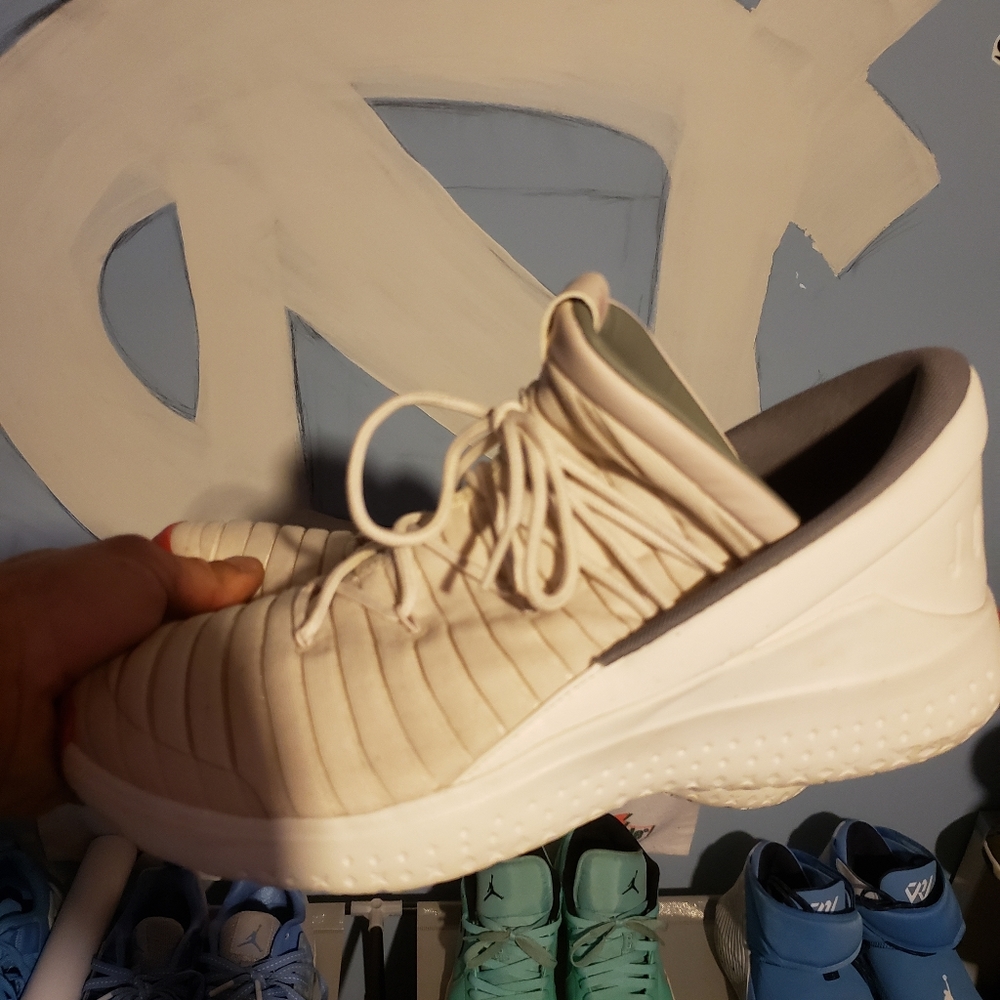 Jordan luxe - Picture 2 of 2